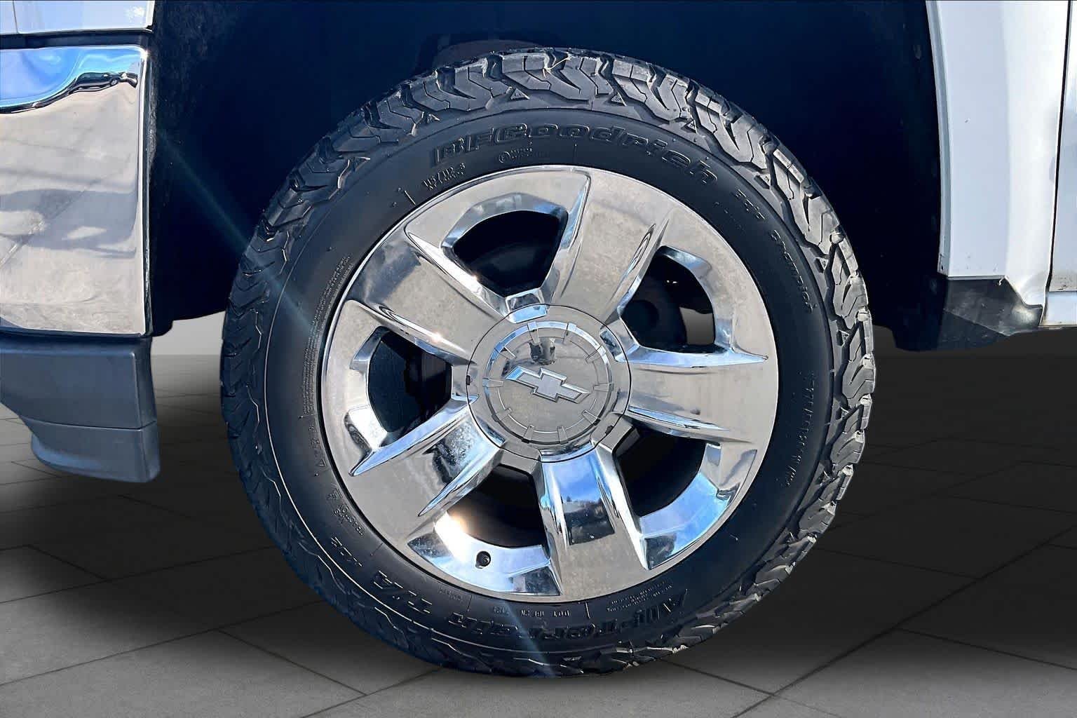 Used 2018 Summit White Chevrolet LTZ image 11