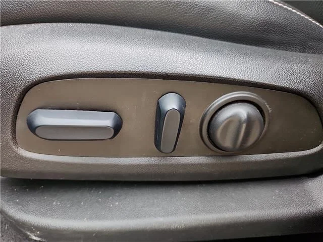 Used 2023 Red GMC SLT Front-Wheel Drive image 15