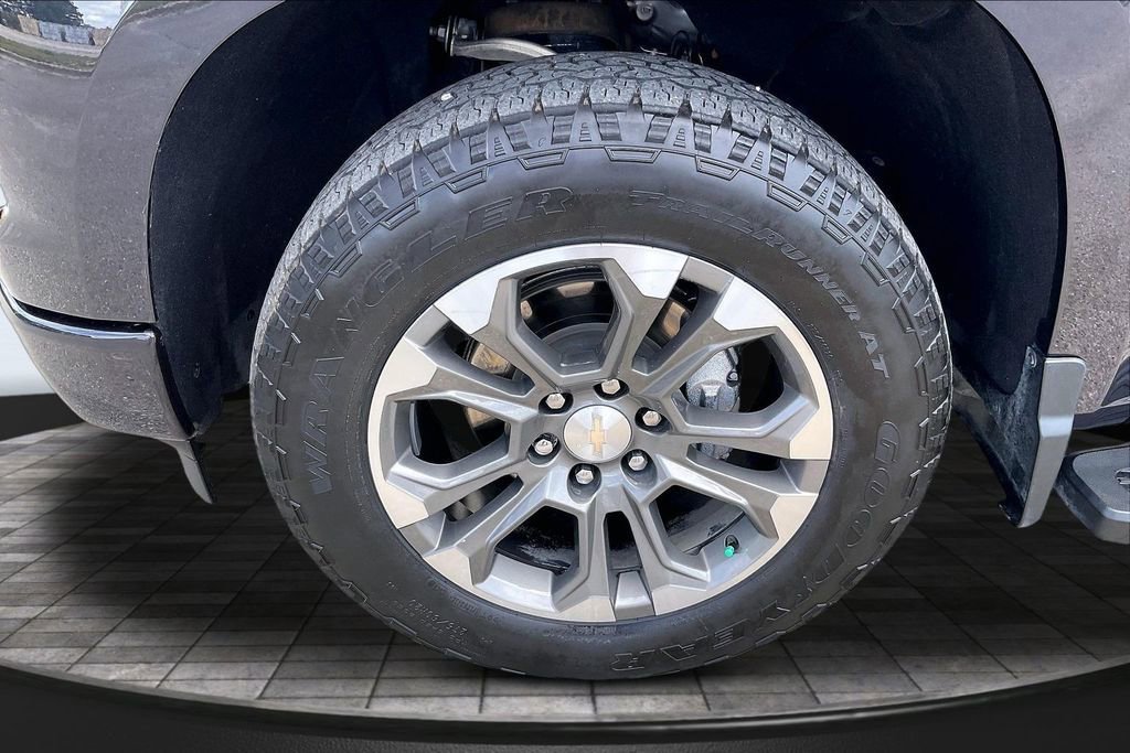 Used 2024 Dark Ash Metallic Chevrolet High Country image 9