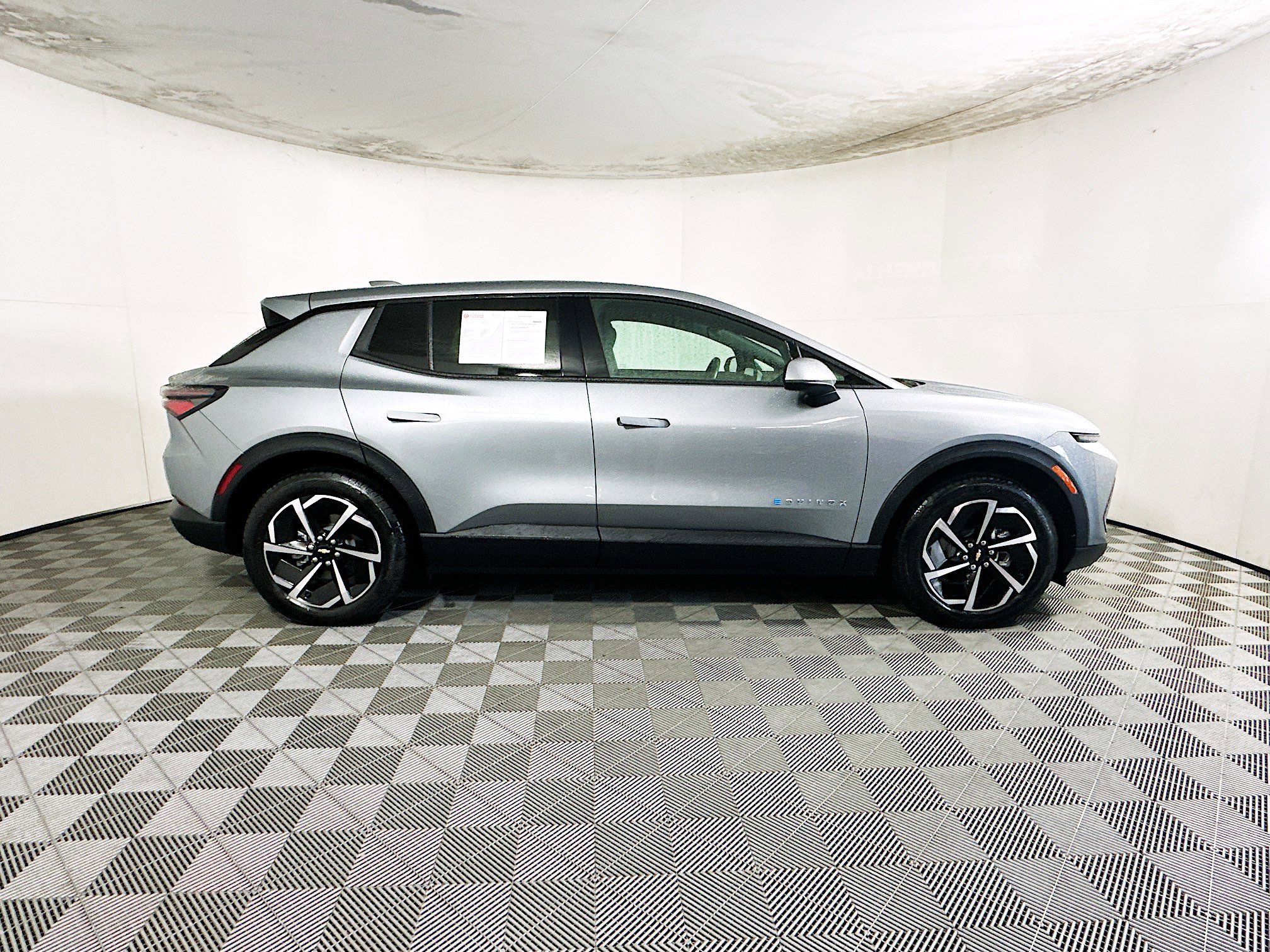 2025 Chevrolet Equinox thumbnail 4