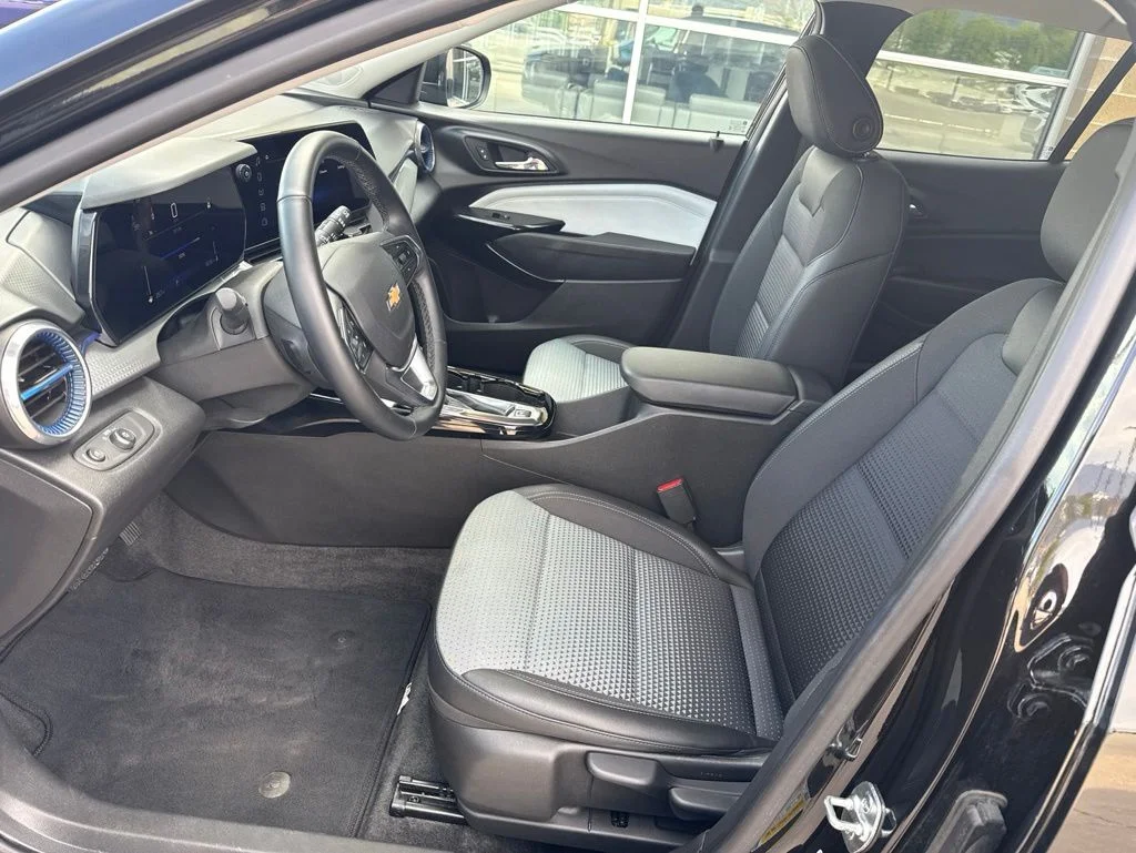 Used 2025 Black Chevrolet LT image 15