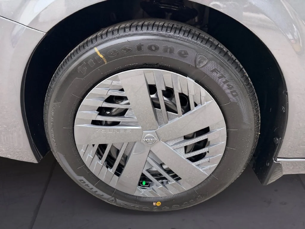 New 2027 Gray Nissan S image 9