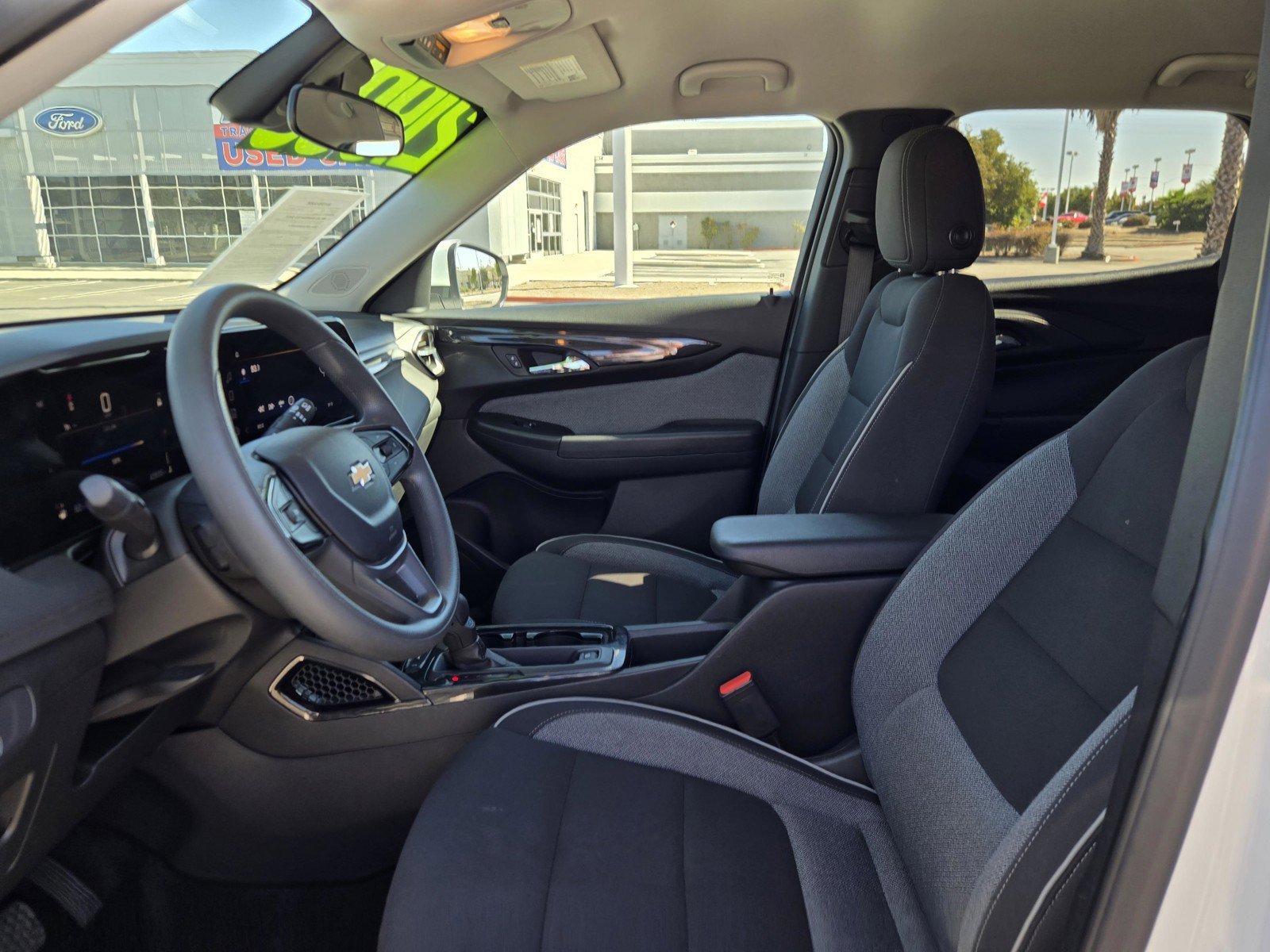 Used 2025 Summit White Chevrolet LT image 26