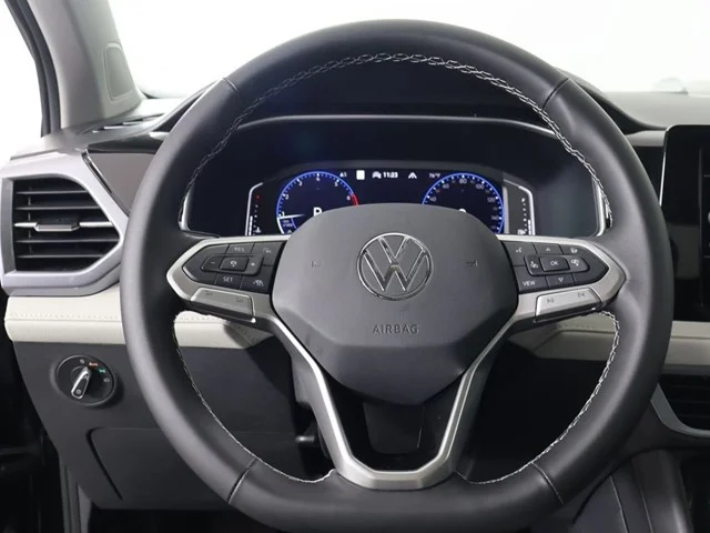 New 2025 Deep Black Pearl Volkswagen 1.5T SEL image 18
