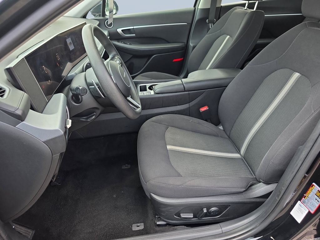 Used 2024 Onyx Black Hyundai SEL image 11