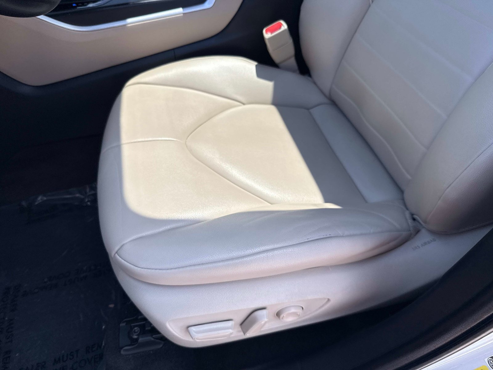 Used 2023 Wind Chill Pearl Toyota XLE image 19