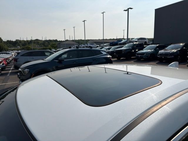 Used 2020  Honda EX image 7