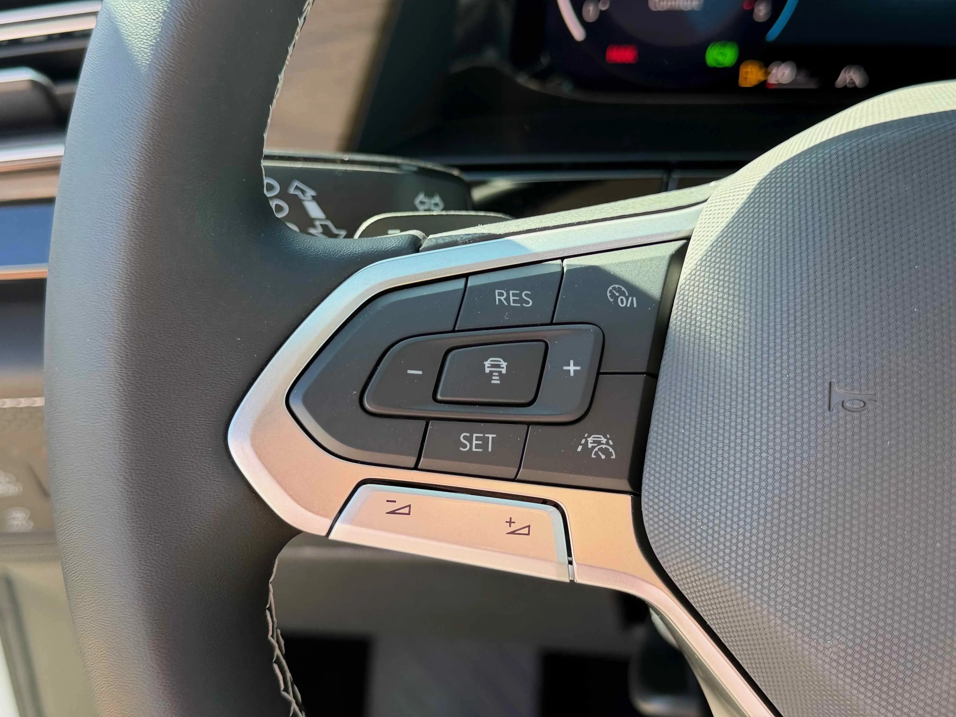 New 2026 Opal White Volkswagen 2.0T SE w/Technology image 18