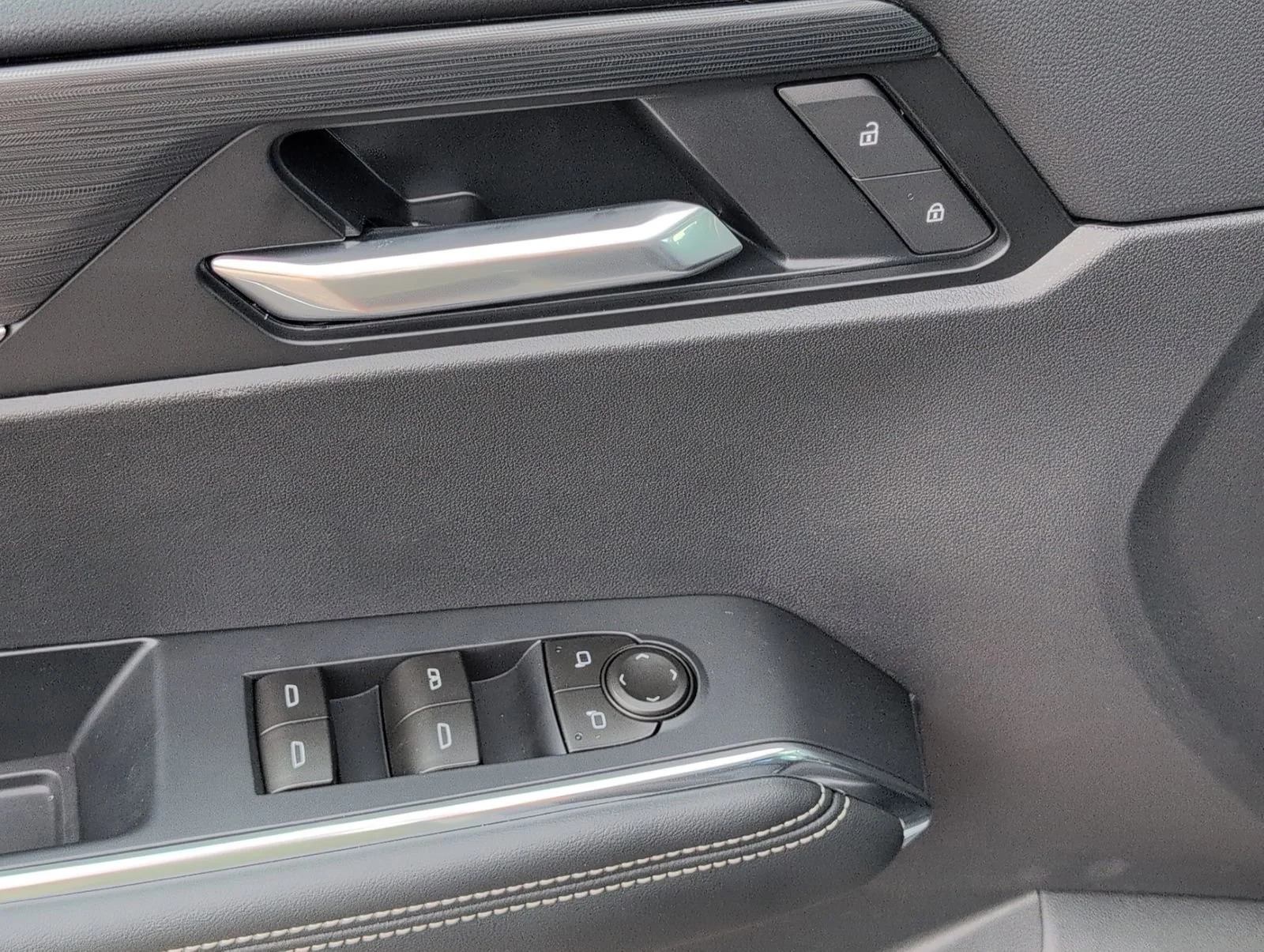 New 2026 Sterling Metallic GMC Elevation image 16