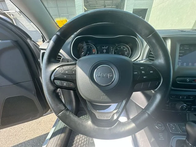 Used 2020 Silver Jeep Latitude Plus image 16