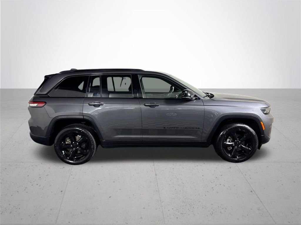 Used 2023 Gray Jeep Altitude X image 5
