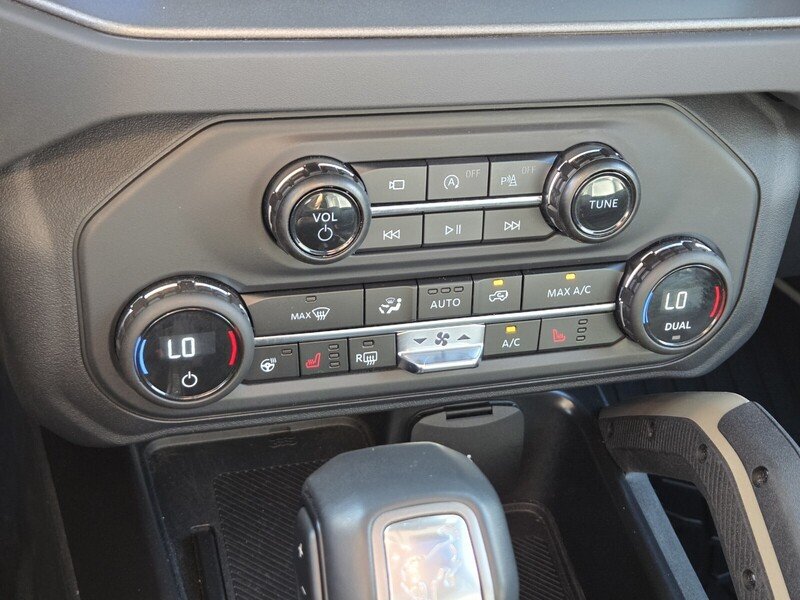 Used 2025 Gray Ford Badlands image 31