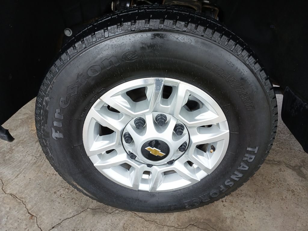 Used 2025 White Chevrolet LT image 34