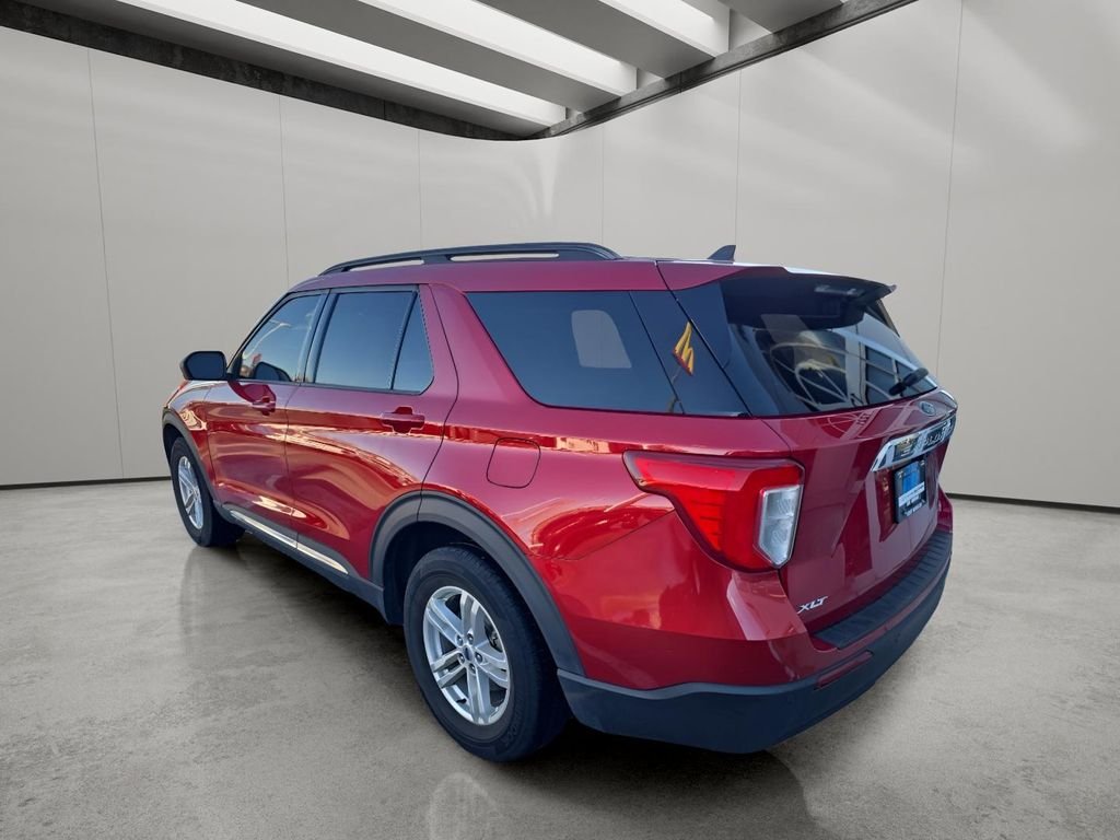 Used 2021 Rapid Red Metallic Tinted Clearcoat Ford XLT image 3