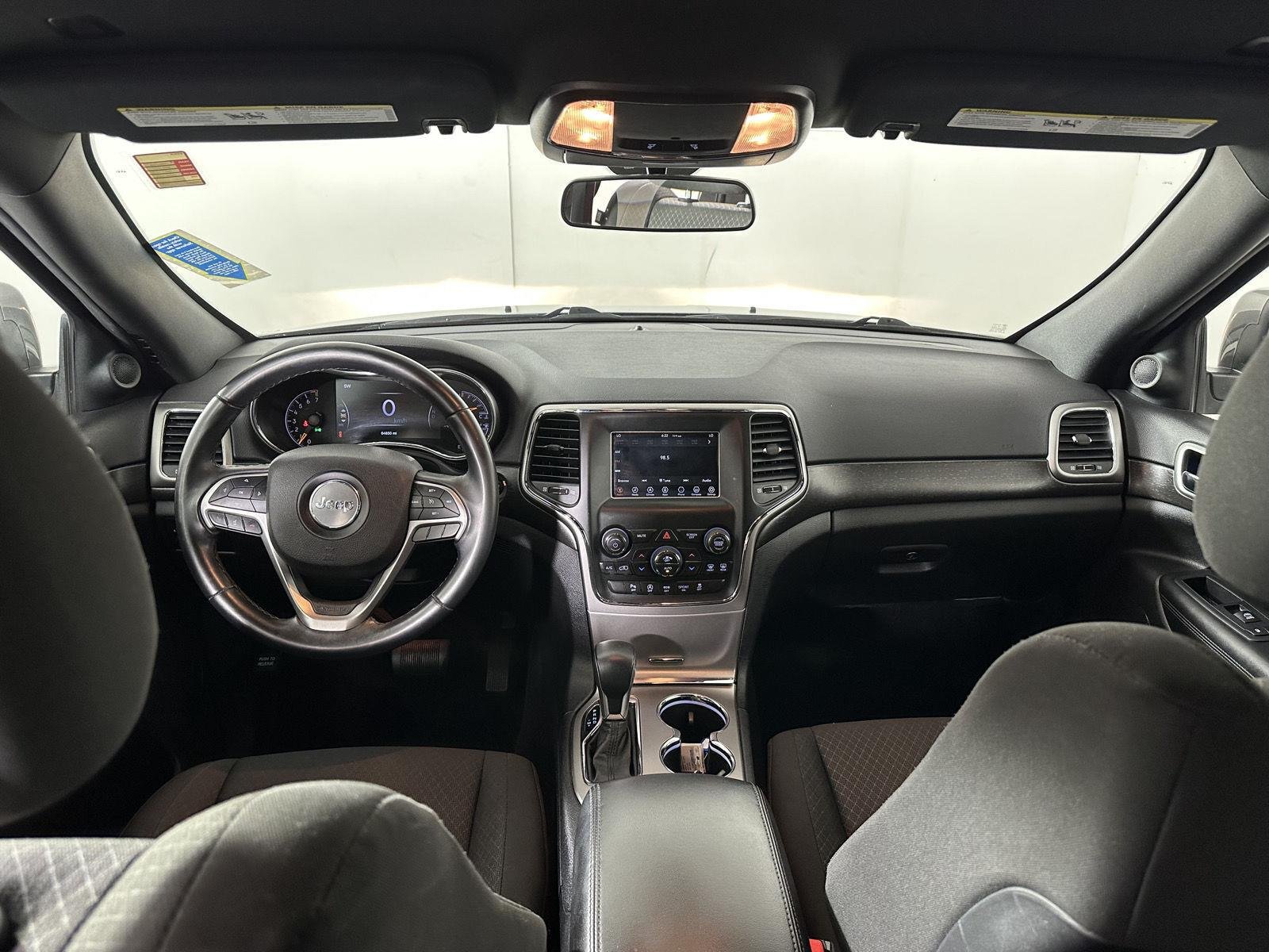Used 2018 Granite Crystal Metallic Clearcoat Jeep Laredo E image 37