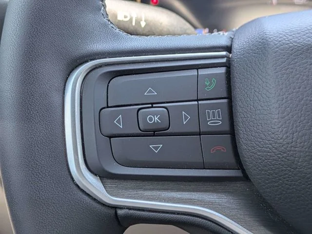 Used 2025 White Jeep Base image 24