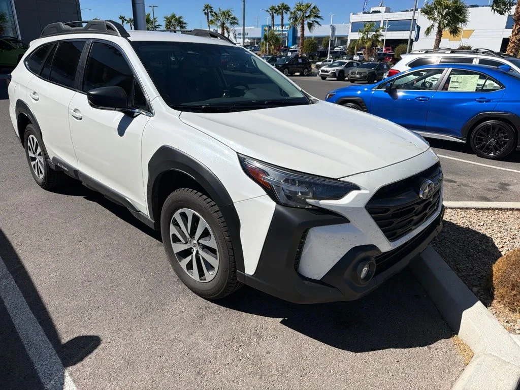 Used 2025 White Subaru 2.5i image 4