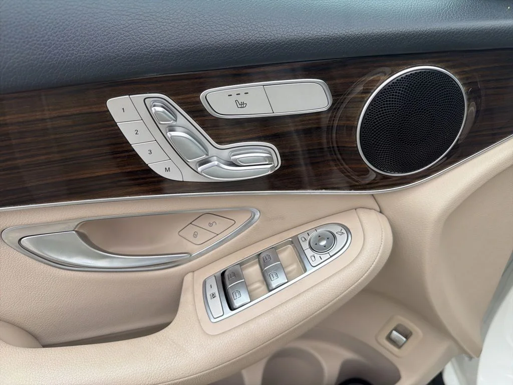 Used 2019 White Mercedes-Benz GLC 300 image 7