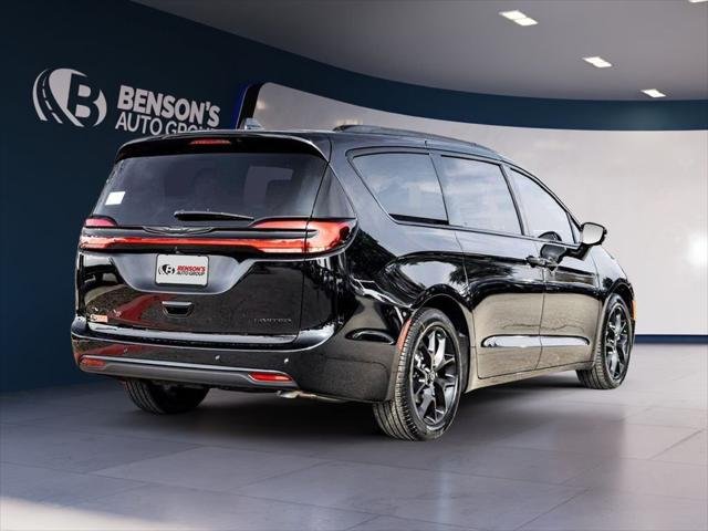New 2026 Diamond Black Crystal Pearl-Coat Exterior Paint Chrysler Limited image 4