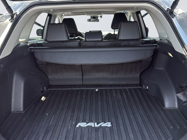Used 2025 Silver Toyota XLE Premium image 26