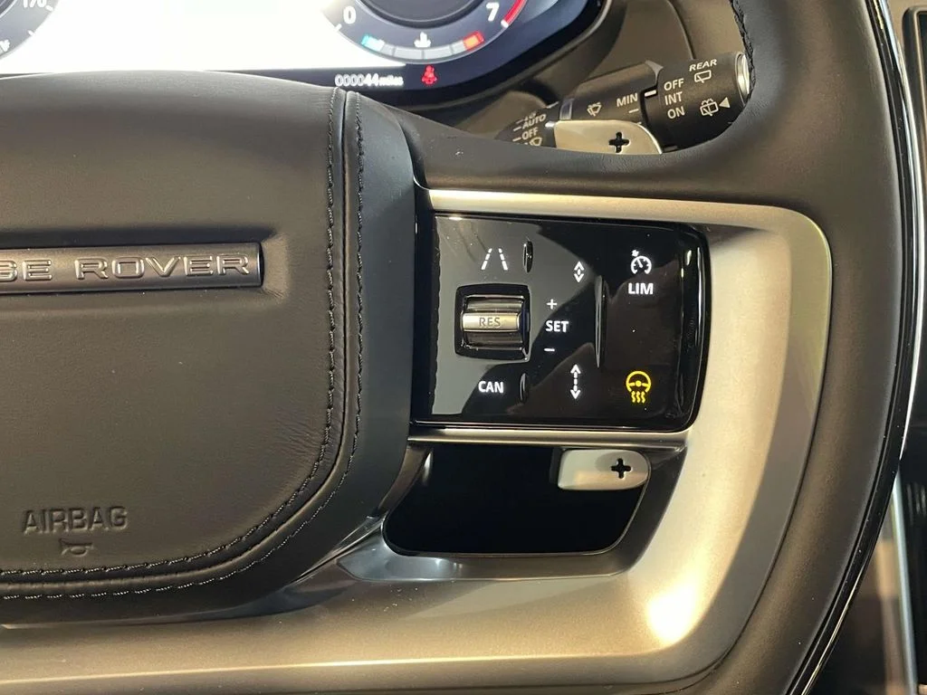 New 2026 Santorini Black Land Rover SE image 37