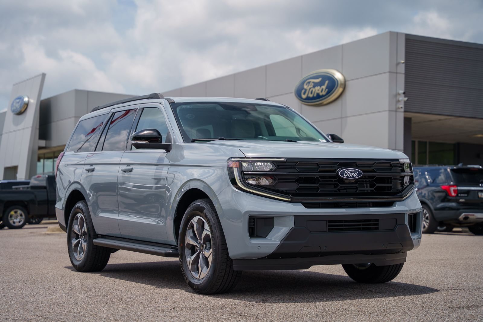 New 2027 Glacier Gray Metallic Tri-Coat Ford Active image 1