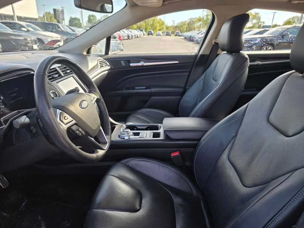 Used 2018 Oxford White Ford Titanium image 3