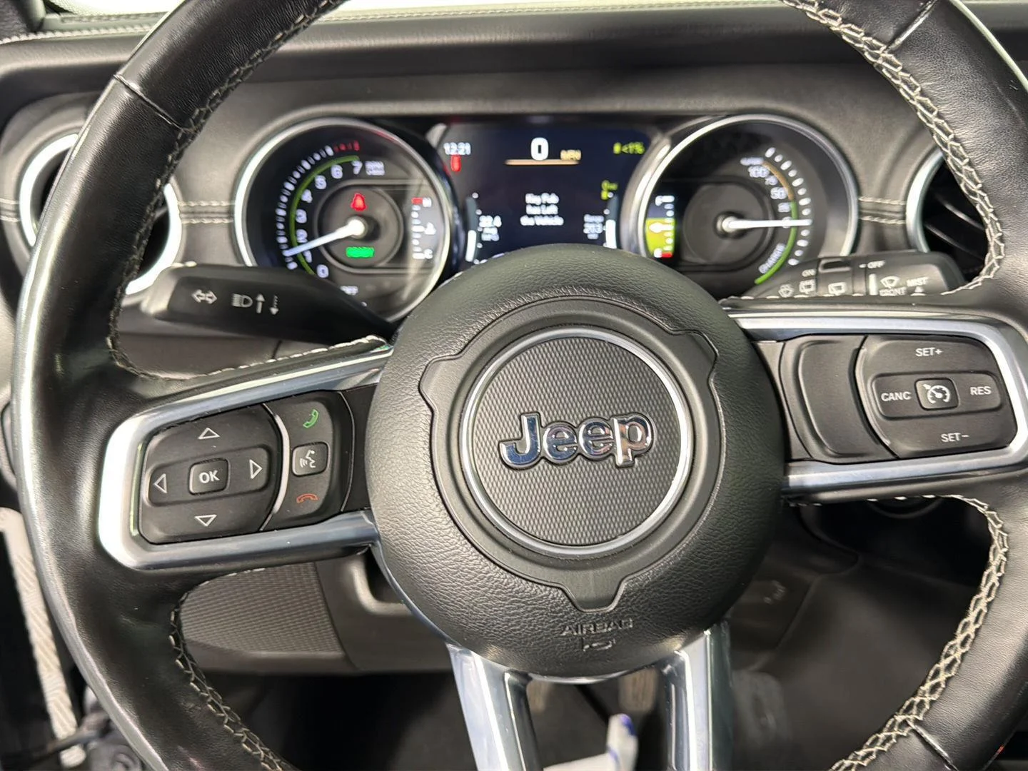 Used 2022 Granite Crystal Metallic Clearcoat Jeep Unlimited Sahara image 44