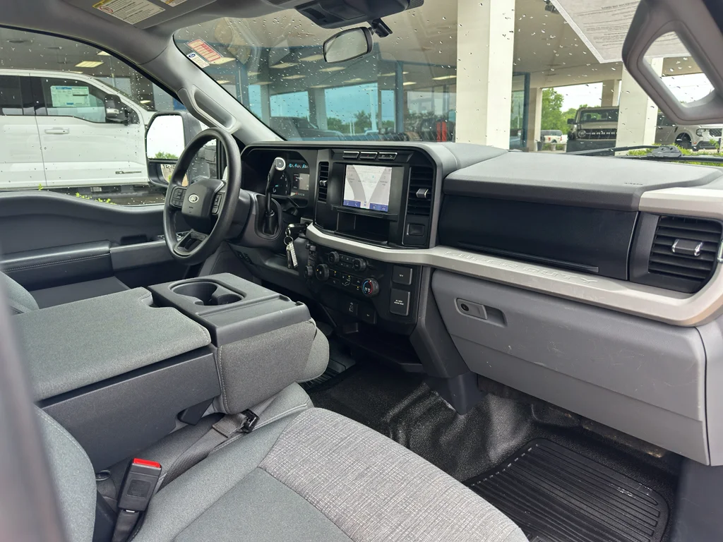 Used 2024 Oxford White Ford XLT image 30