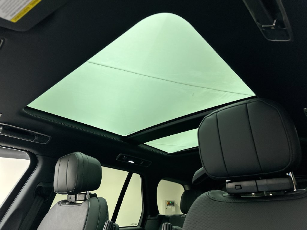 New 2027 Santorini Black Metallic Land Rover SE image 11