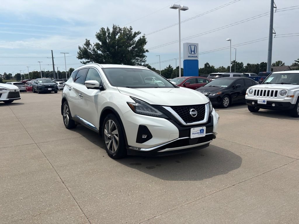 Used 2019 Pearl White Tricoat Nissan SL image 3