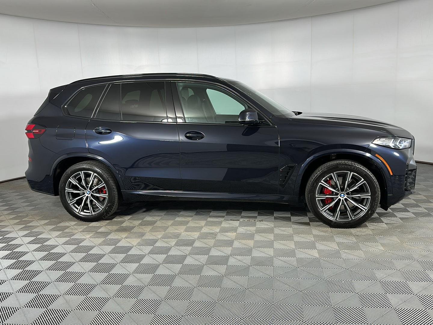 New 2026 Carbon Black Metallic BMW xDrive40i image 4