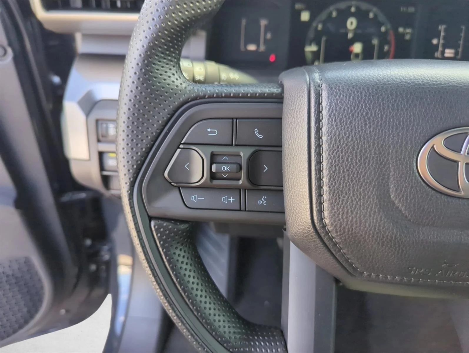 Used 2025 Underground Toyota SR5 image 16