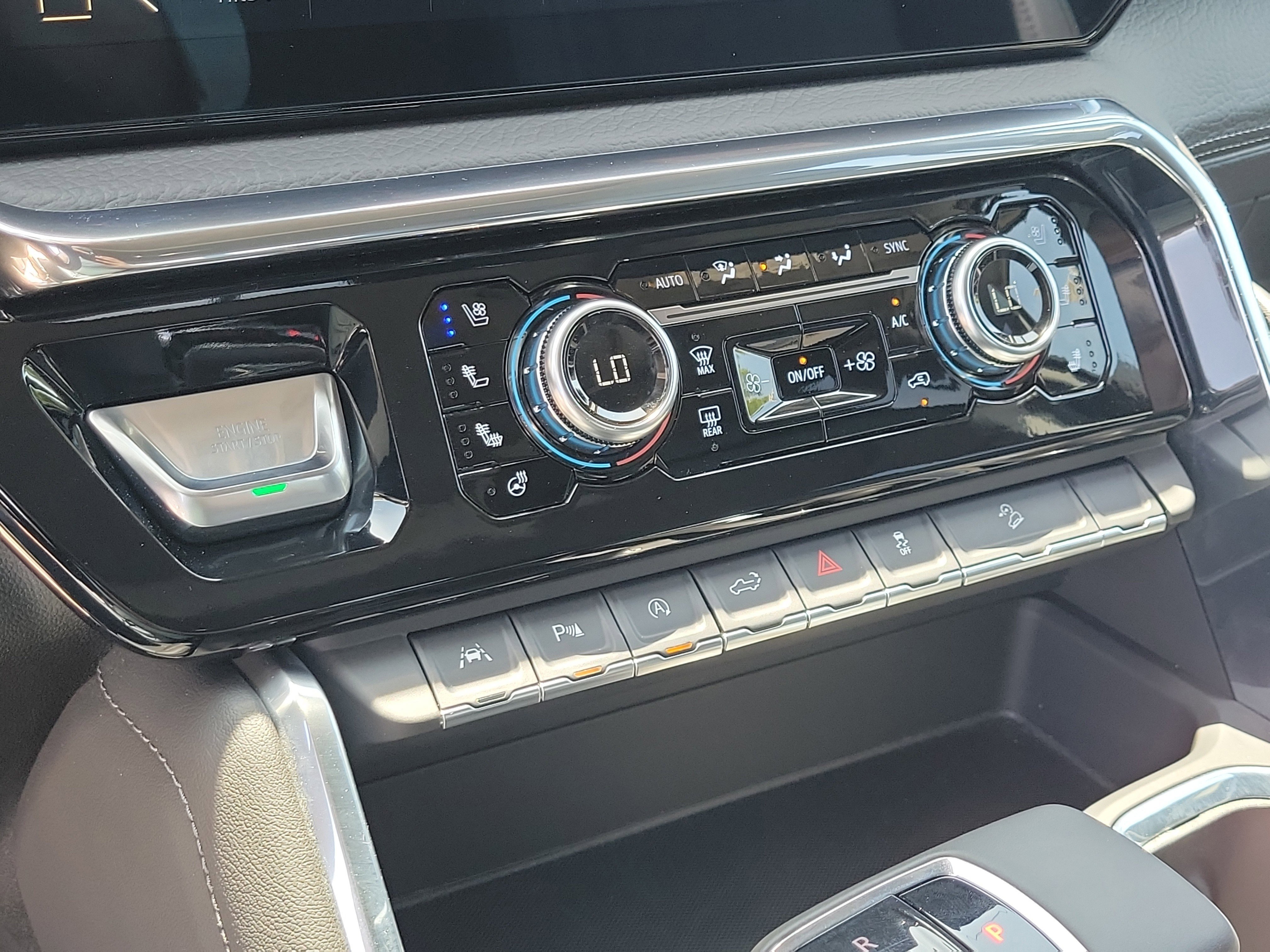 Used 2025 Downpour Metallic GMC Denali image 28