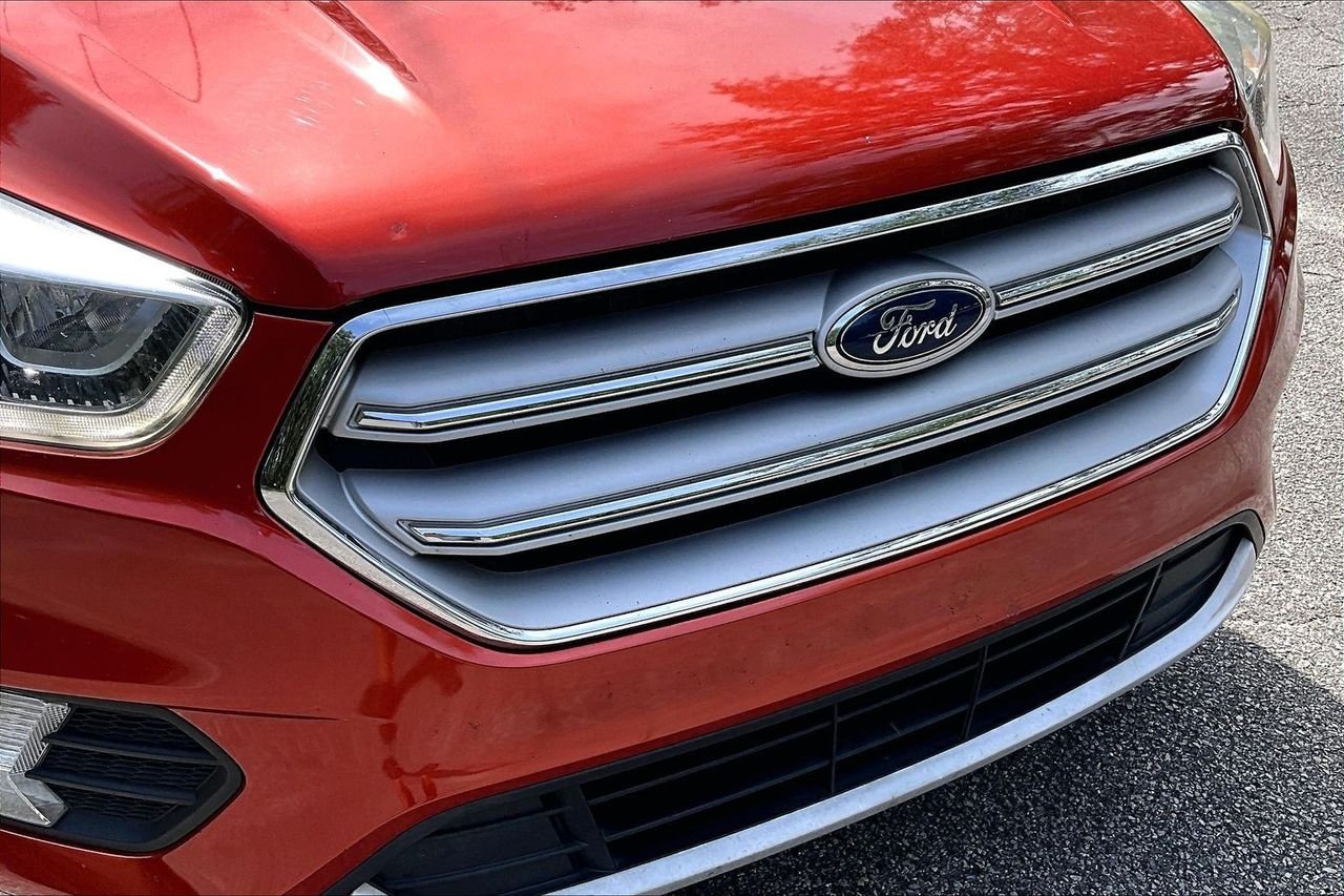 Used 2019 Orange Ford SEL image 34