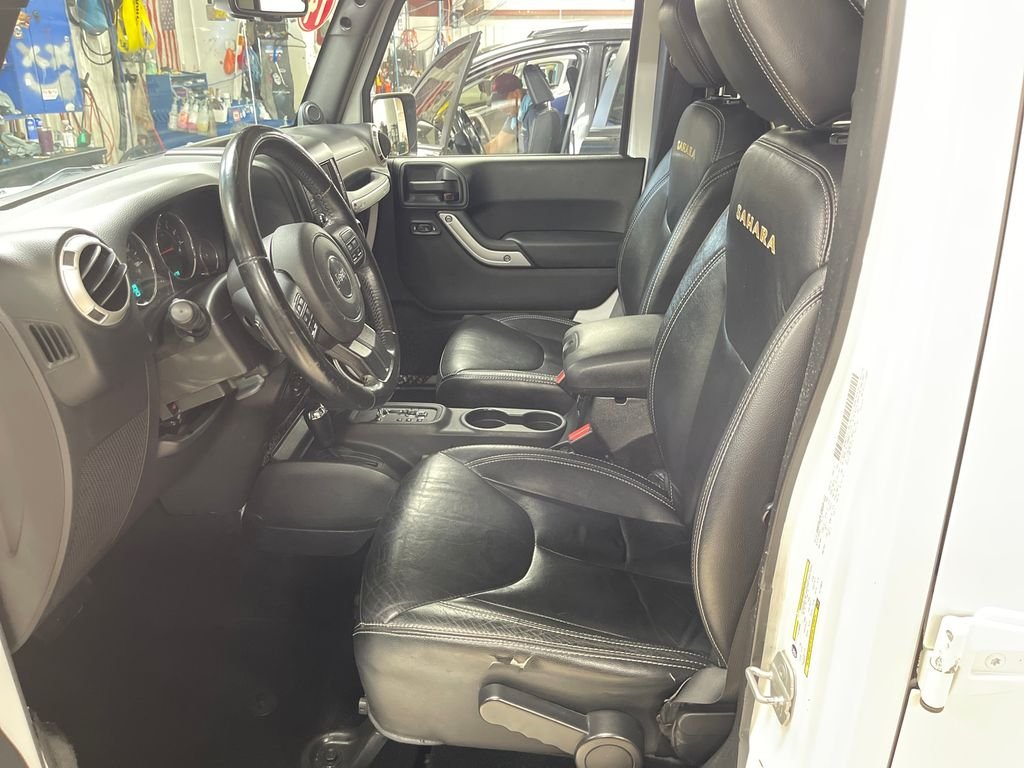 Used 2014 White Jeep Unlimited Sahara image 14