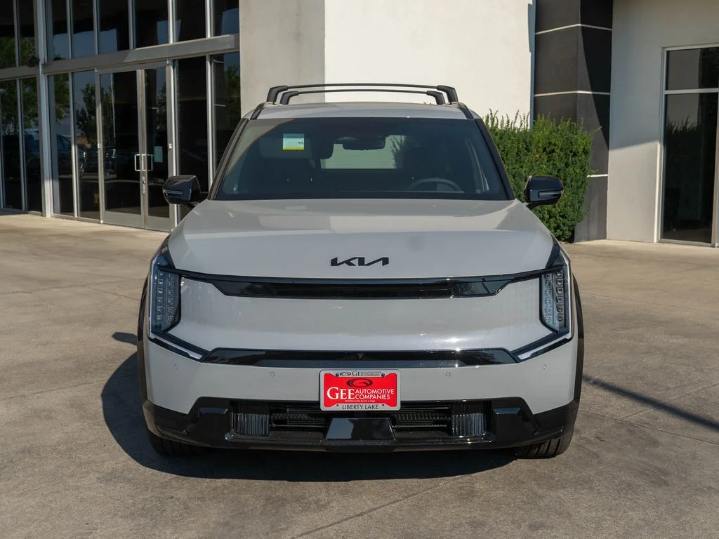 New 2026 Wolf Gray Kia Land AWD image 2