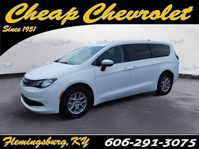 2023 Chrysler Voyager LX's photo