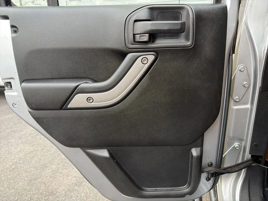 Used 2015 Silver Jeep Unlimited Sport image 32