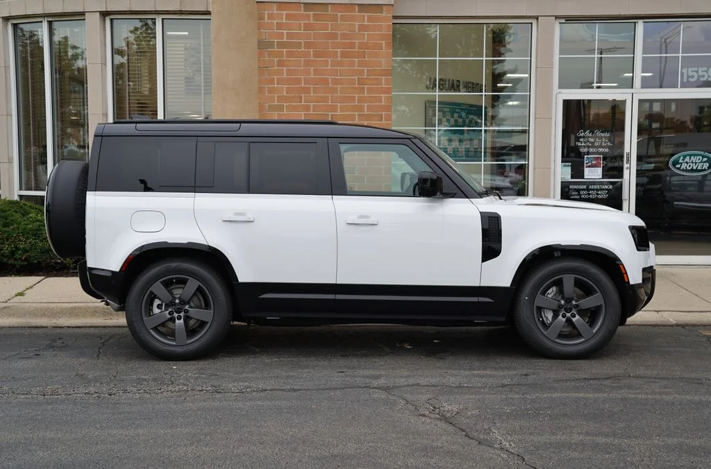 New 2026 Fuji White Land Rover X-Dynamic SE image 7