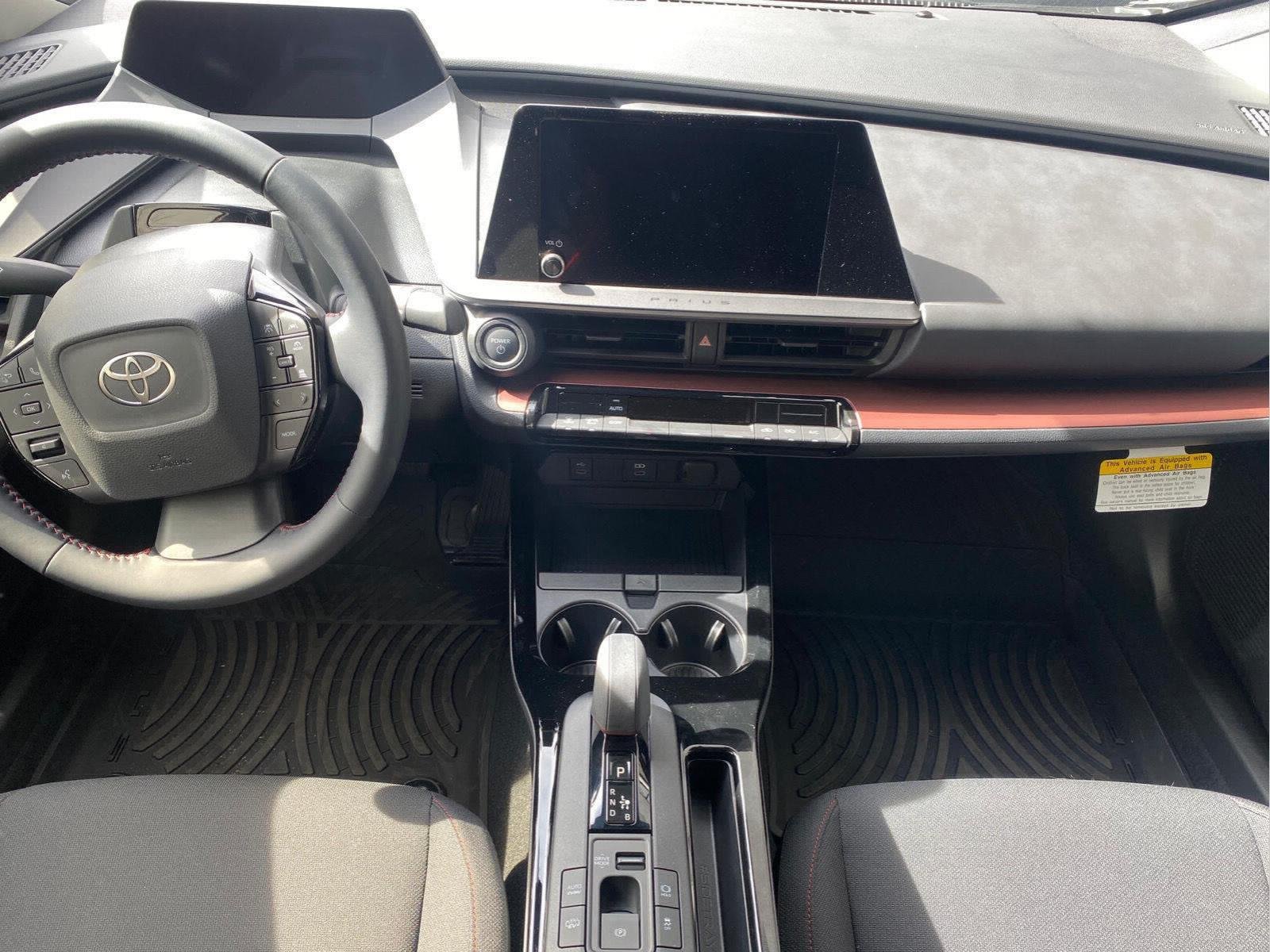 2026 Toyota Prius Plug-in Hybrid SE - Photo 9