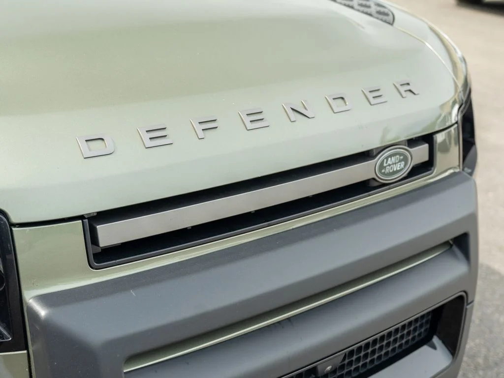 Used 2024 Green Land Rover X-Dynamic SE image 16