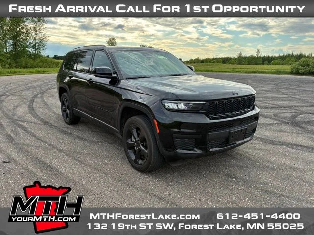Used 2023 Black Jeep Altitude image 1
