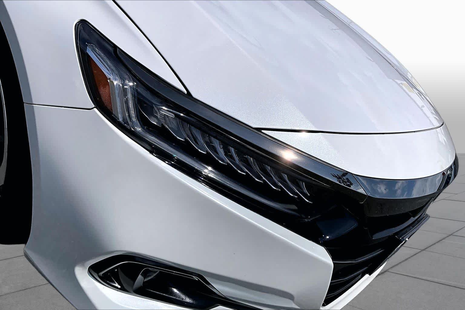 Used 2022 Platinum White Pearl Honda Sport SE image 26