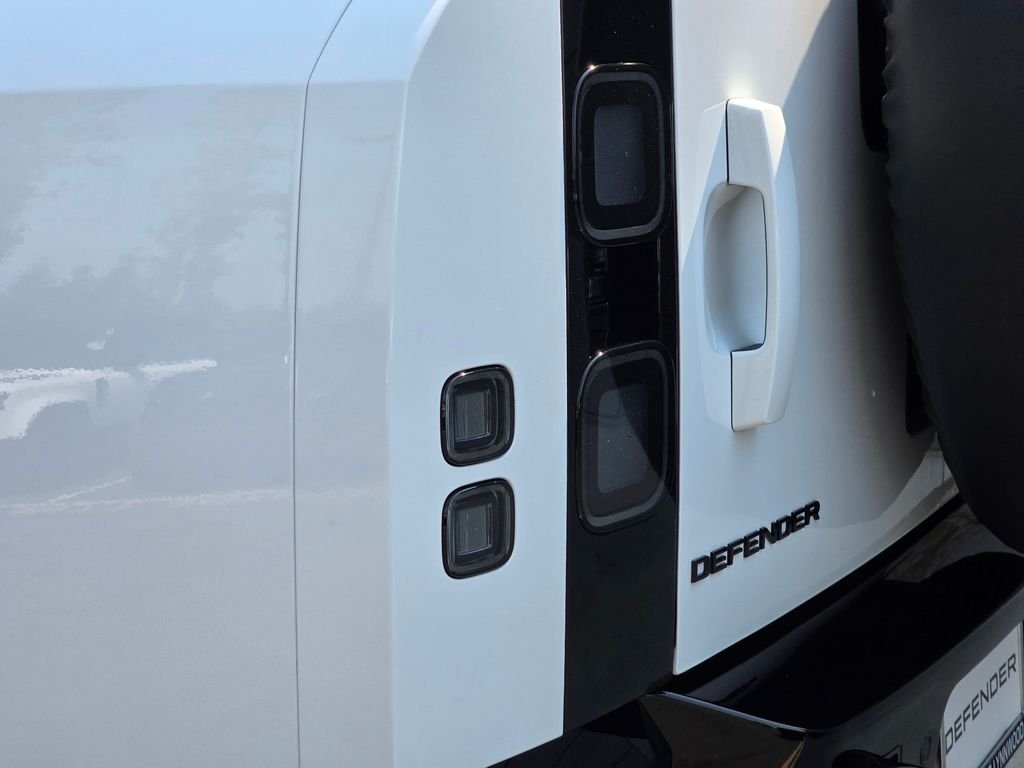 2026 Land Rover Defender X-Dynamic SE - Photo 36