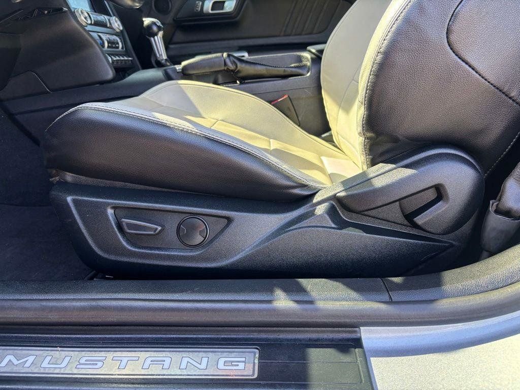 Certified Used 2022 Silver Metallic Ford GT Premium image 18