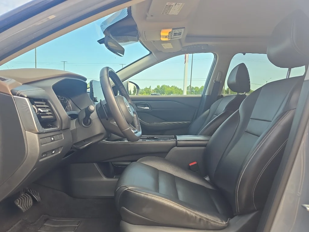 Used 2023 Boulder Gray Pearl Nissan SL image 8
