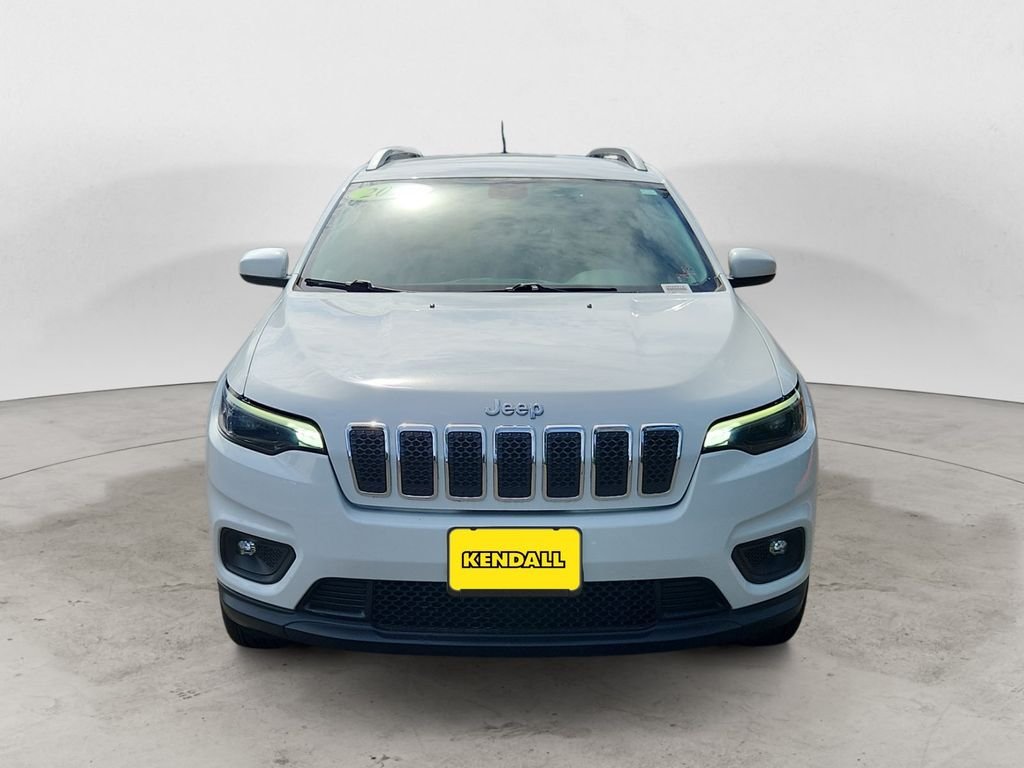 Used 2019 White Jeep Latitude image 8