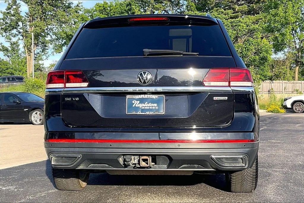 Used 2022 Black Volkswagen 3.6L V6 SE w/Technology image 4