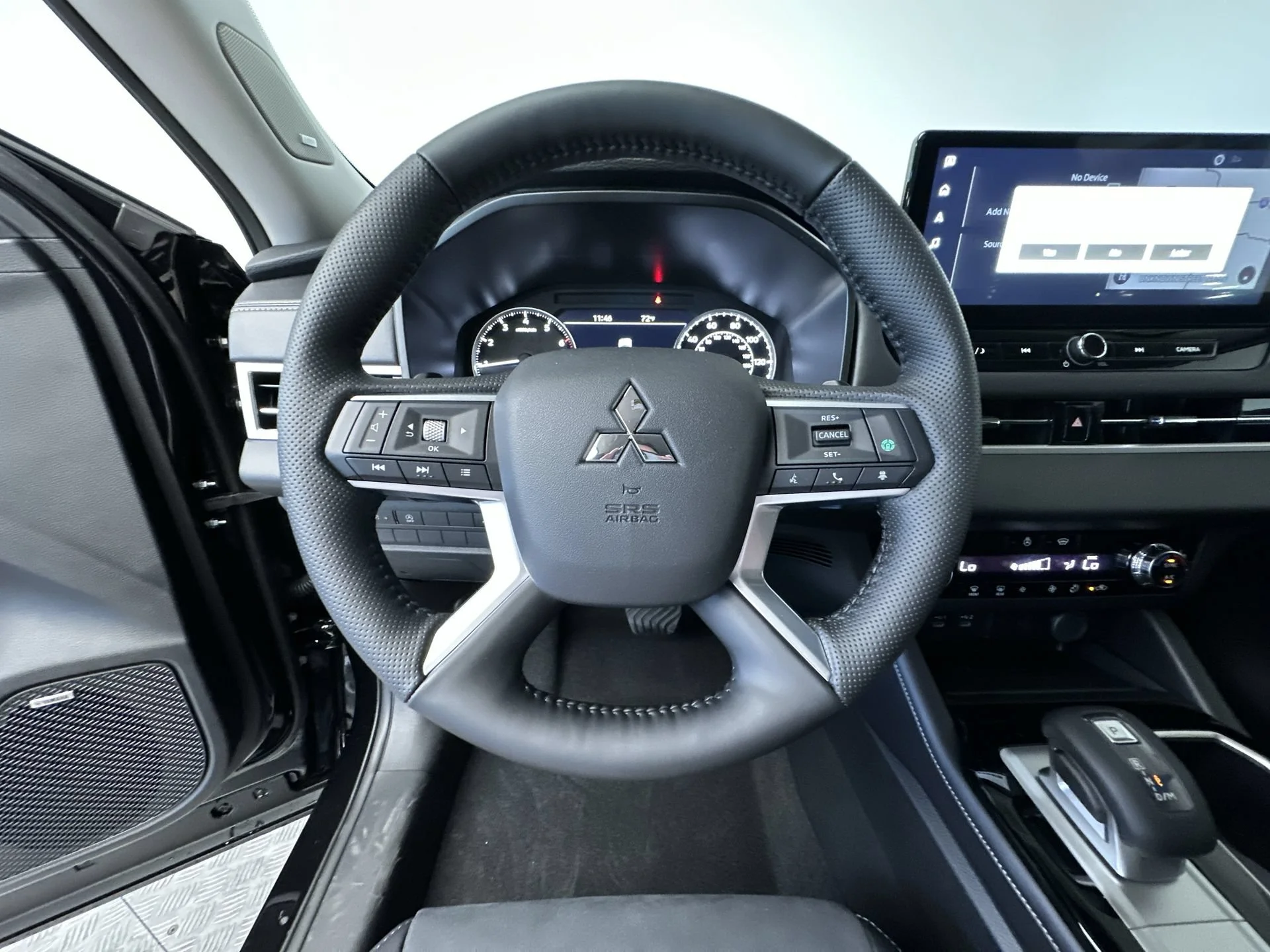 New 2026 Labrador Black Pearl Mitsubishi SE image 16